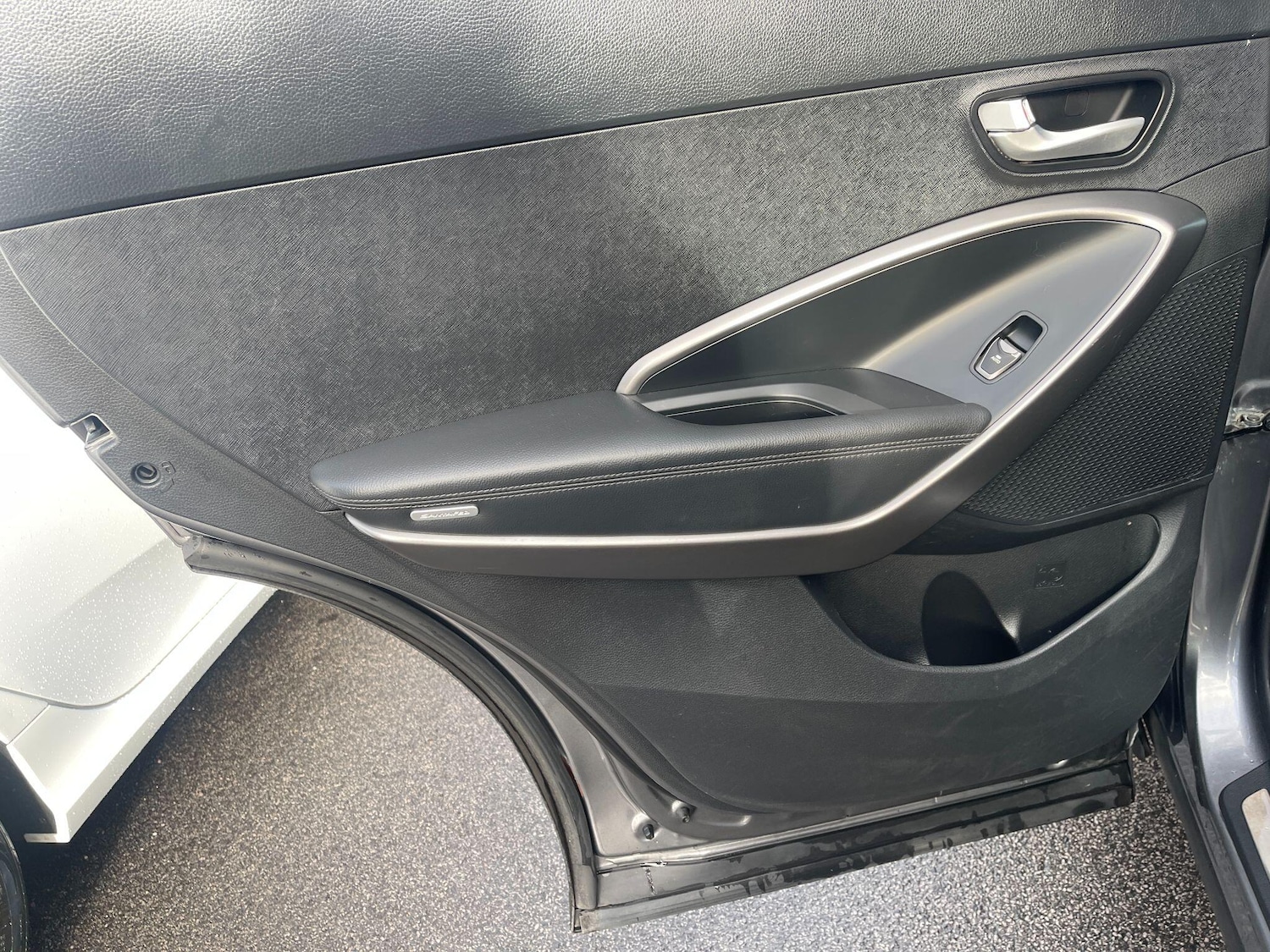 Used Hyundai Santa Fe 2014 for sale - 76370704: Photo 50