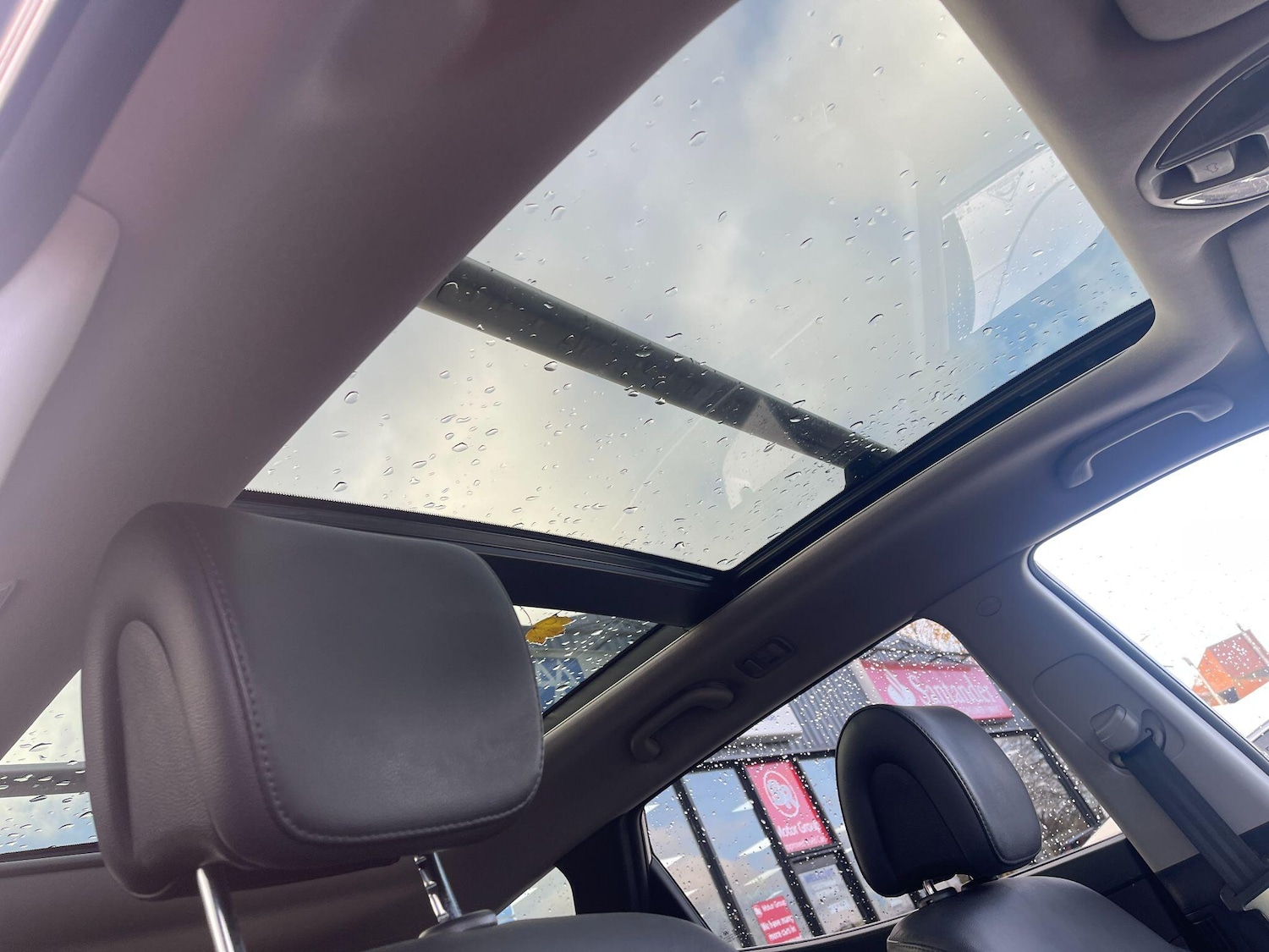 Used Hyundai Santa Fe 2014 for sale - 76370704: Photo 69