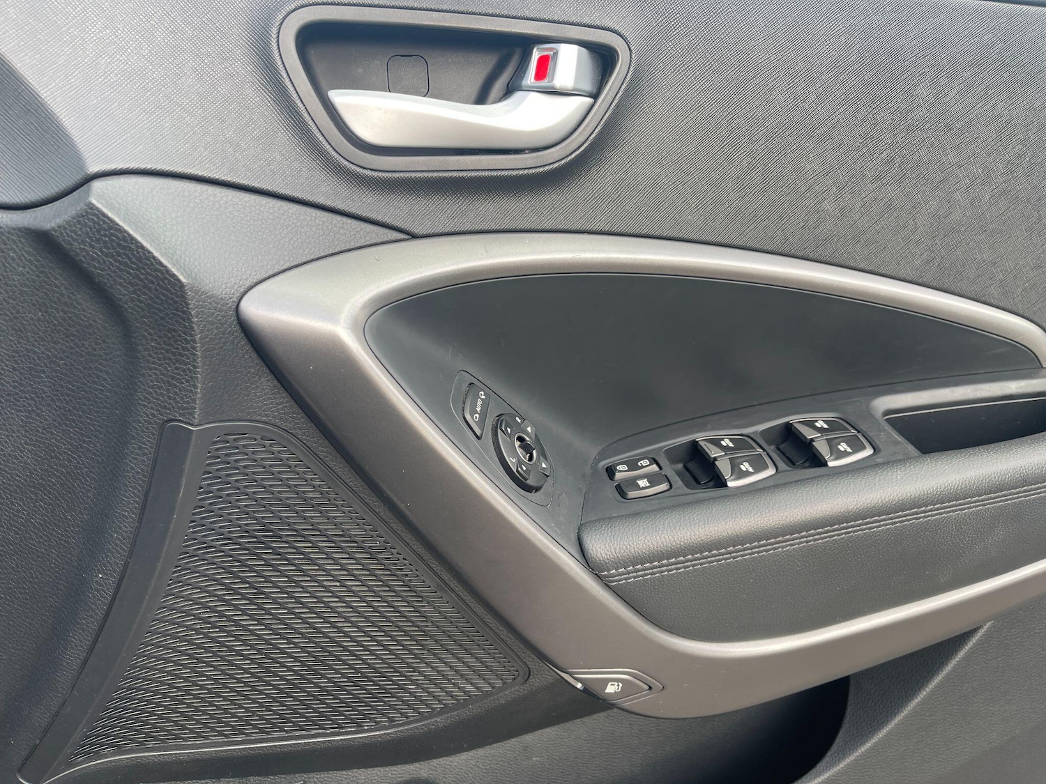 Used Hyundai Santa Fe 2014 for sale - 76370704: Photo 76