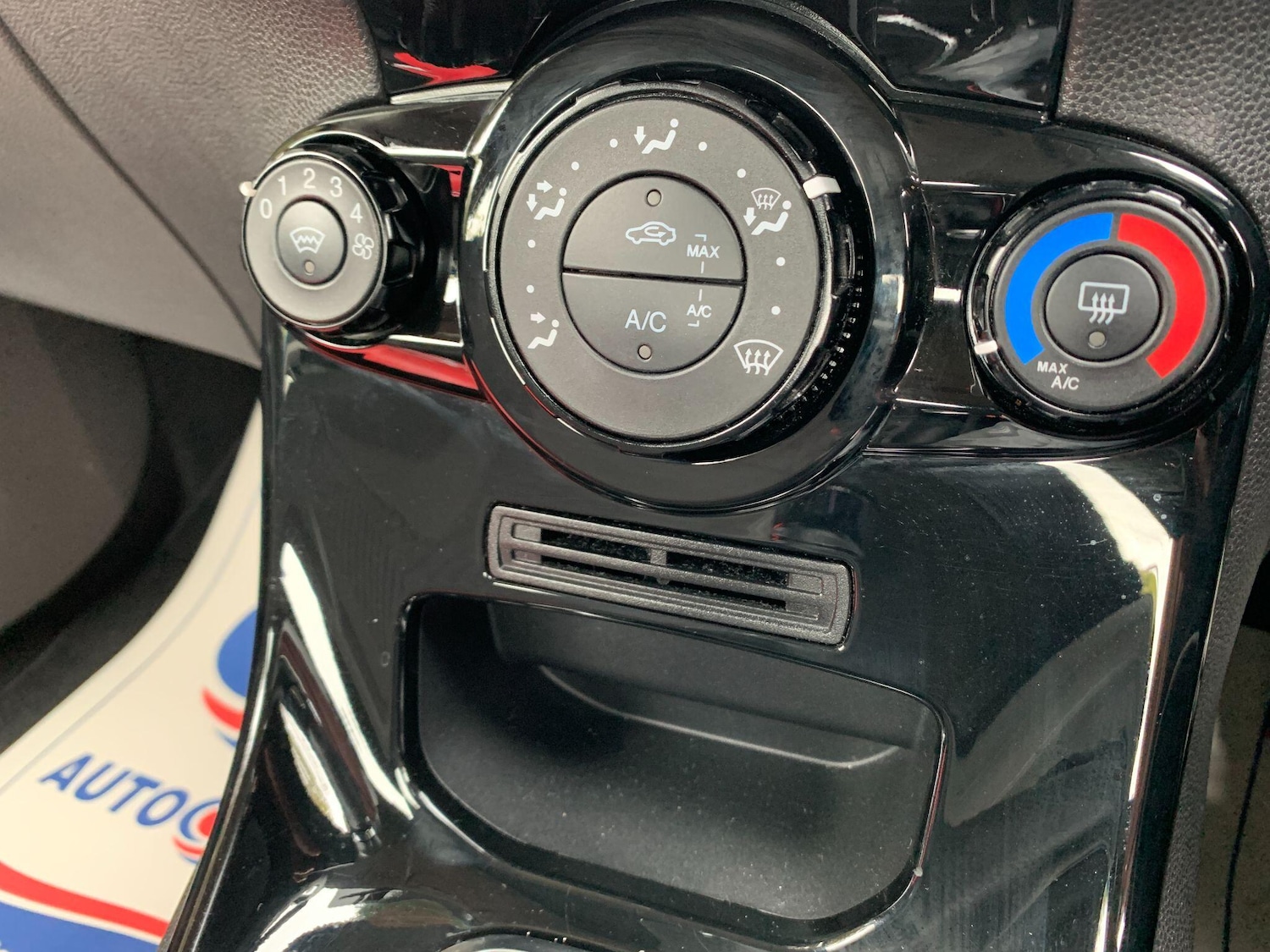 Used Ford Fiesta 2015 for sale - 76060487: Photo 9