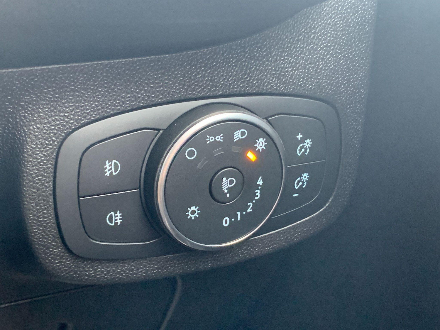 Used Ford Fiesta 2017 for sale - 77898599: Photo 10