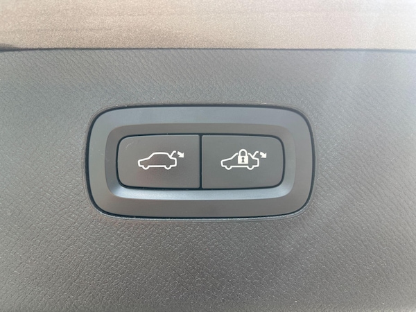 Used Volvo XC90 2017 for sale - 74895343: Photo 41