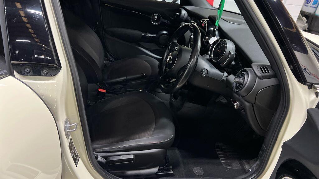 Used MINI Hatch 2018 for sale - 76398297: Photo 8