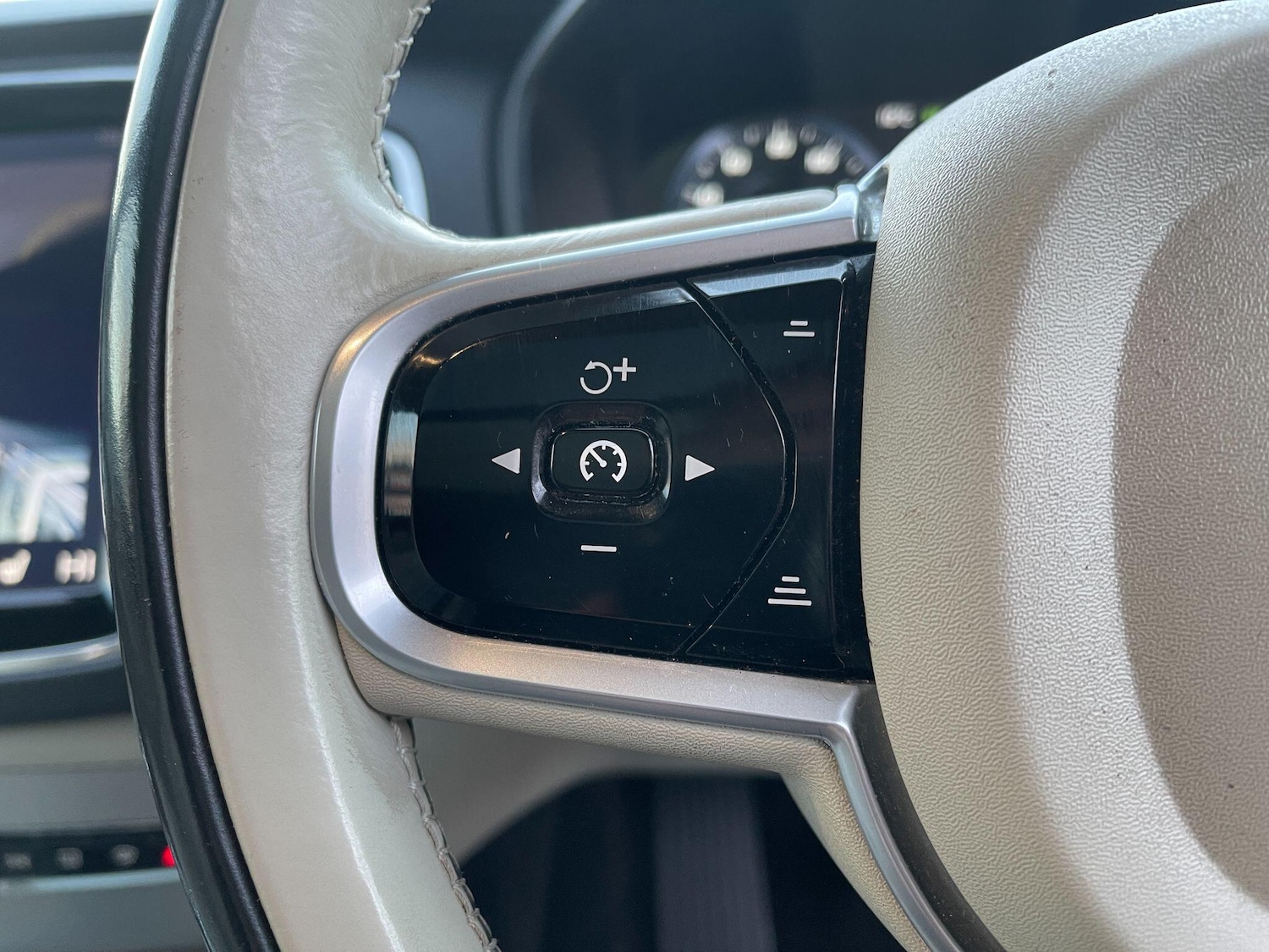 Used Volvo XC90 2017 for sale - 76855732: Photo 18