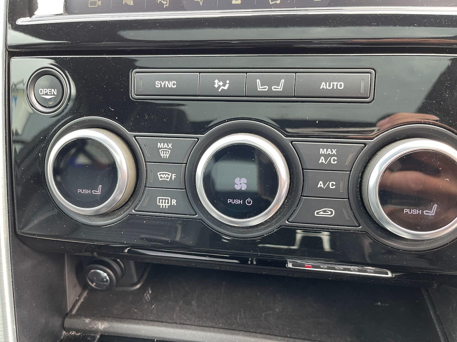 Used Land Rover Discovery 2018 for sale - 76094245: Photo 30