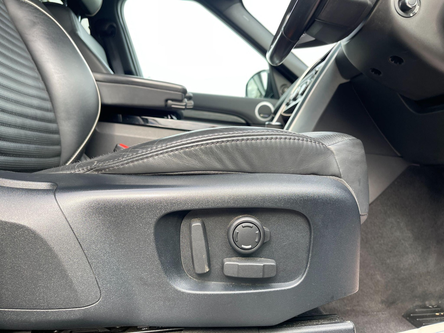 Used Land Rover Discovery 2018 for sale - 76094245: Photo 32