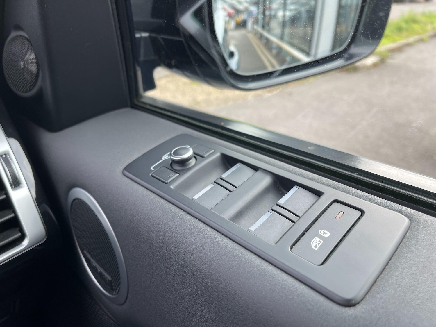 Used Land Rover Discovery 2018 for sale - 76094245: Photo 48