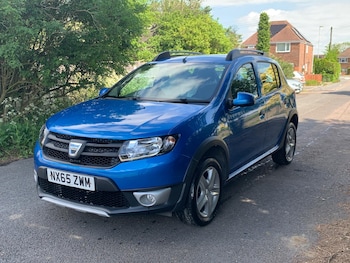 Used Dacia Sandero Stepway 2015 for sale - 77768021: Photo
