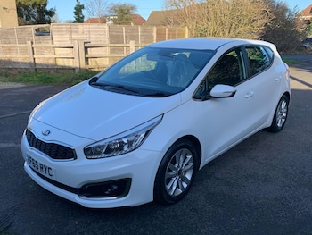 Used Kia Ceed 2015 for sale - 76989669: Photo
