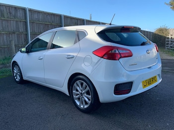 Used Kia Ceed 2015 for sale - 76989669: Photo