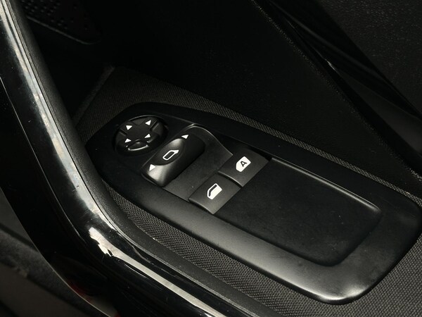 Used Peugeot 208 2016 for sale - 74521607: Photo 14