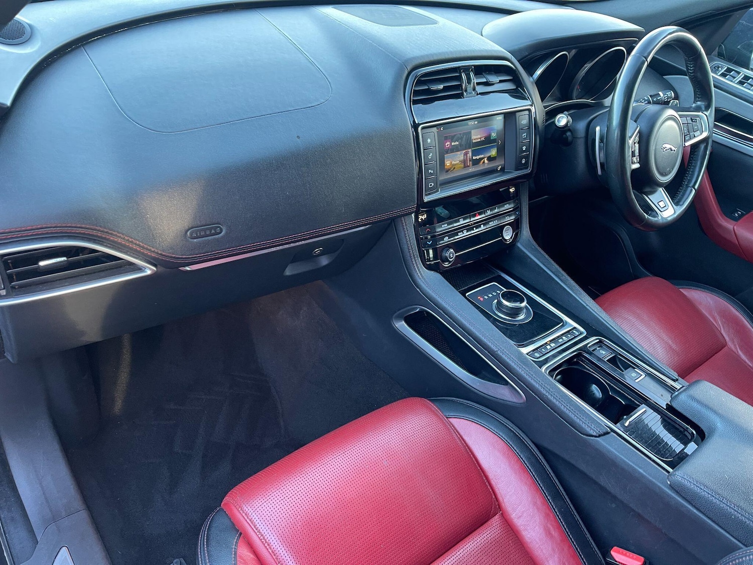 Used Jaguar F-Pace 2017 for sale - 77898326: Photo 9