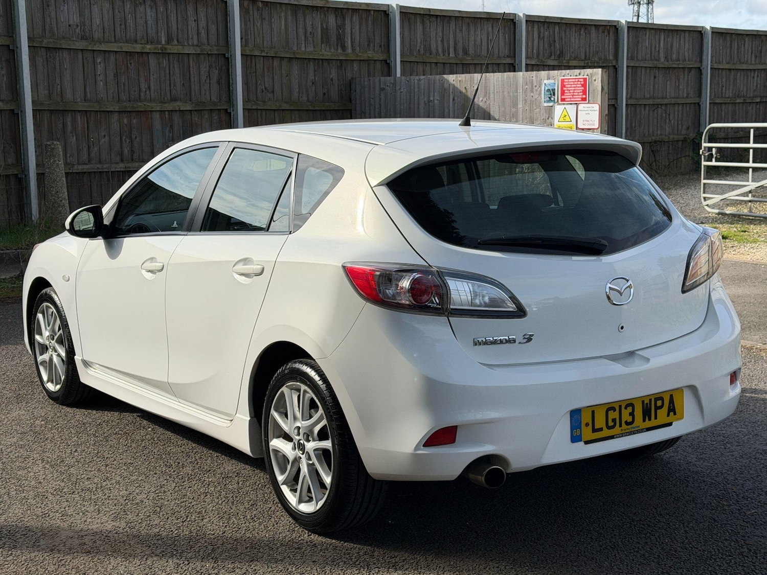 Used Mazda Mazda3 for sale - 77657516: Photo 4