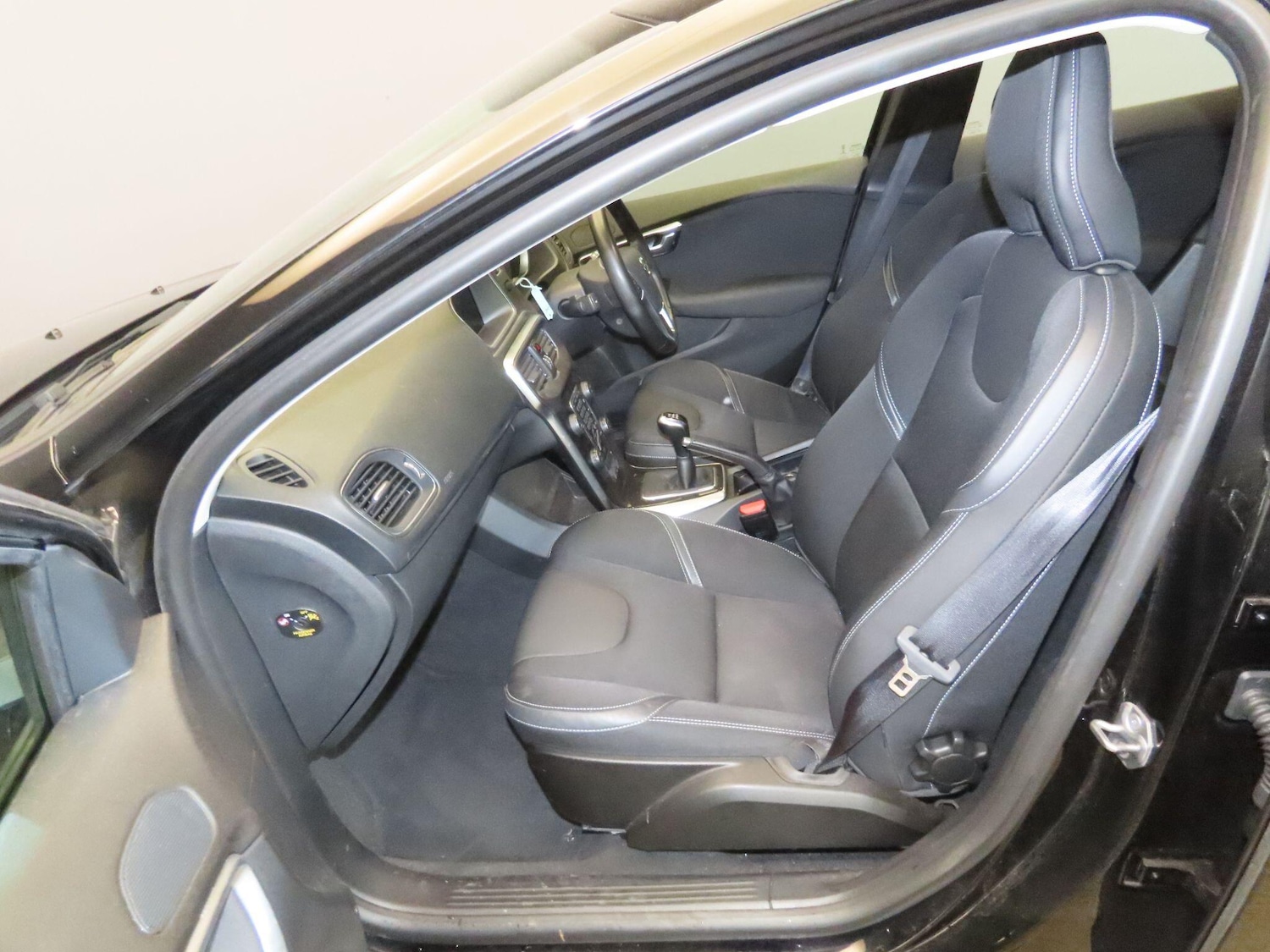 Used Volvo V40 2019 for sale - 77120128: Photo 12