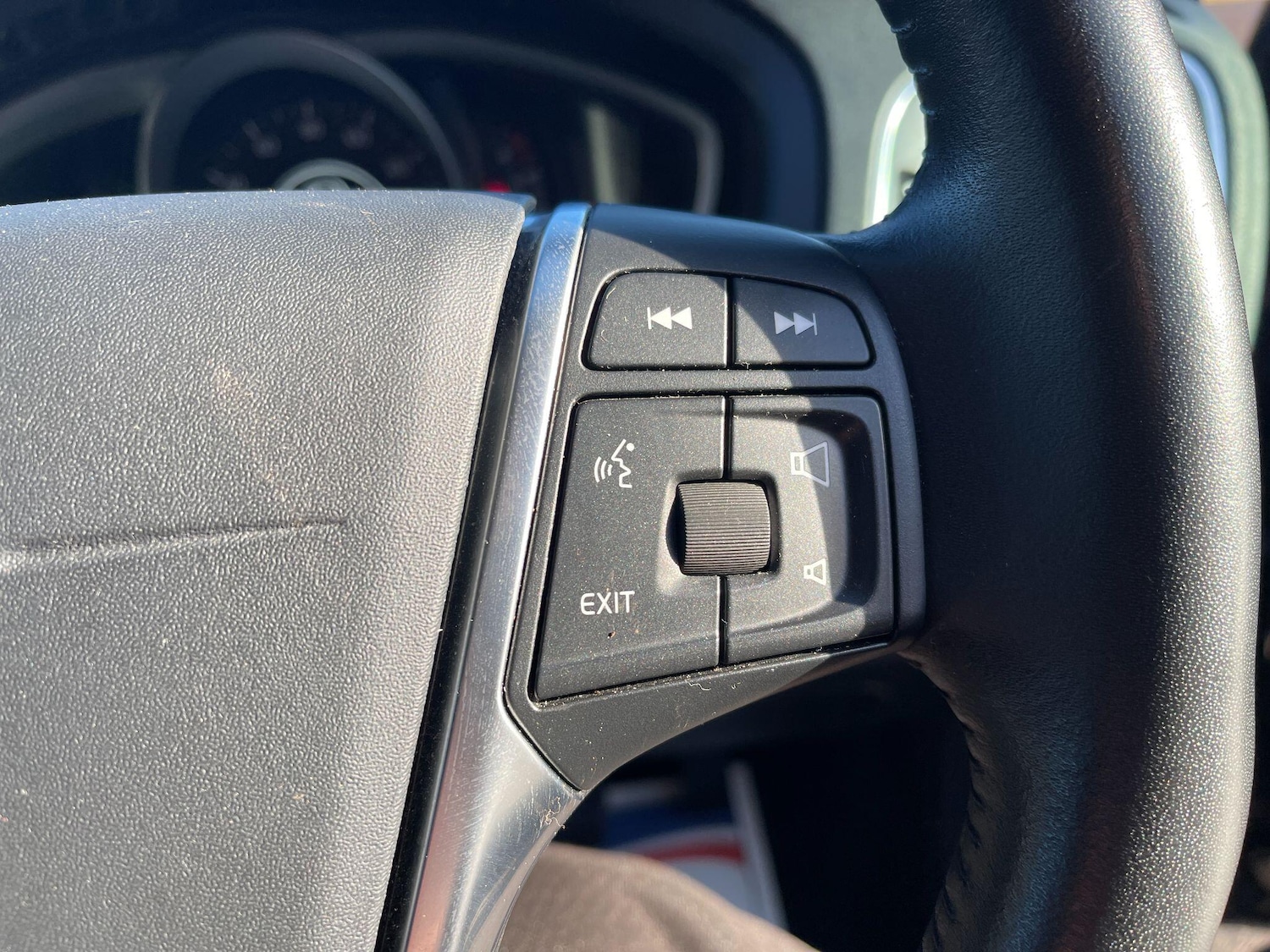 Used Volvo V40 2019 for sale - 77120128: Photo 18