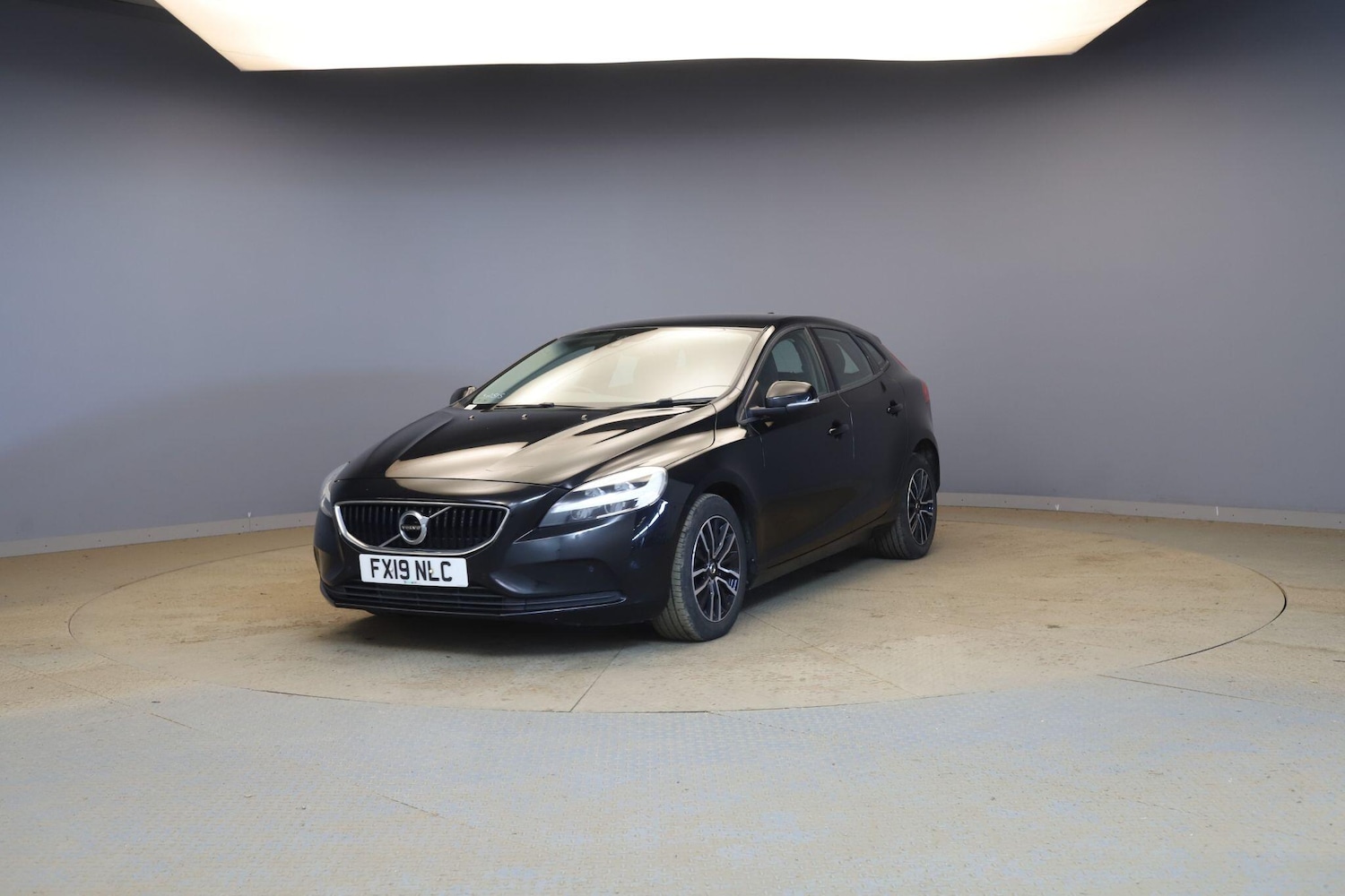 Used Volvo V40 2019 for sale - 77120128: Photo 3