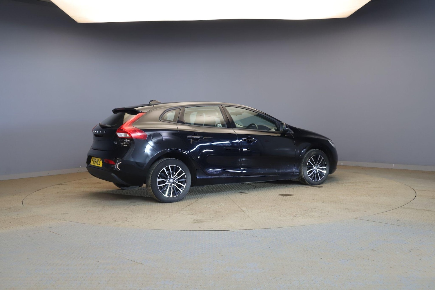 Used Volvo V40 2019 for sale - 77120128: Photo 4