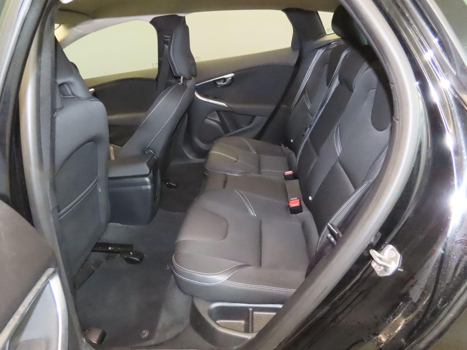 Used Volvo V40 2019 for sale - 77120128: Photo 8