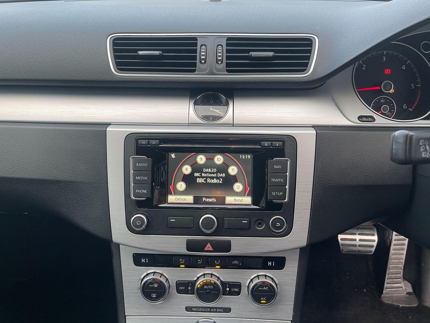 Used Volkswagen Passat 2014 for sale - 76753040: Photo 32