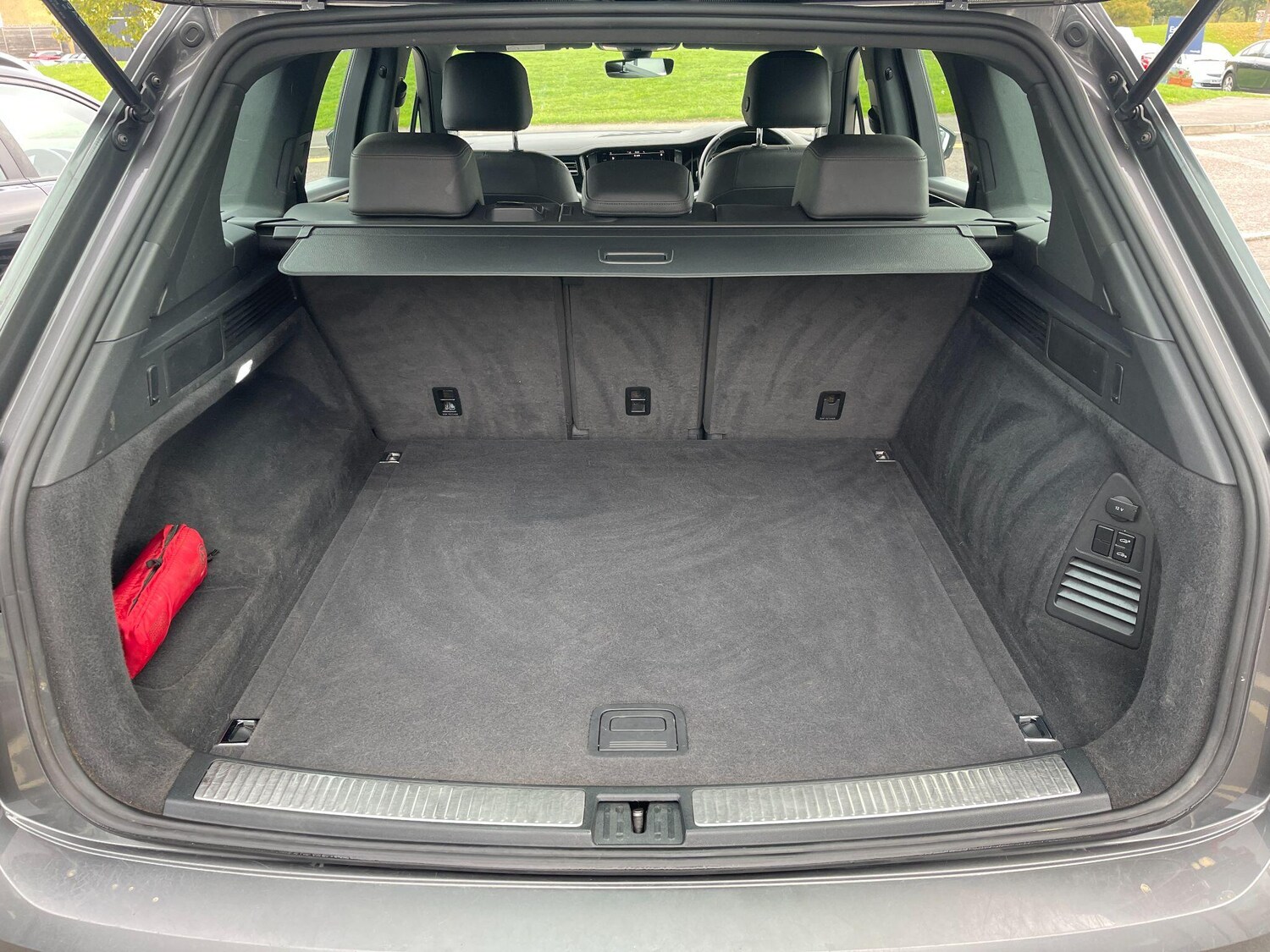 Used Volkswagen Touareg 2019 for sale - 76251503: Photo 61