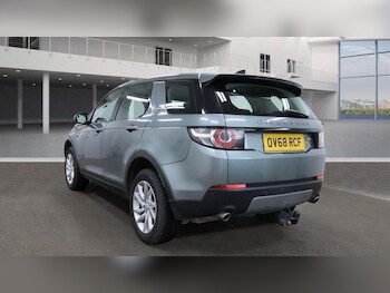 Used Land Rover Discovery Sport 2018 for sale - 76013715: Photo