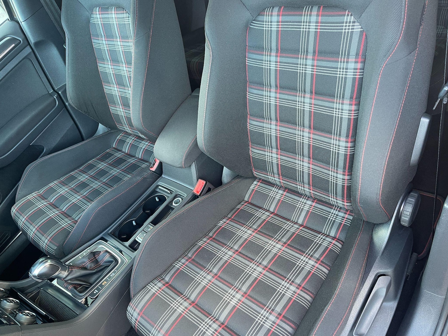 Used Volkswagen Golf 2018 for sale - 76484303: Photo 65