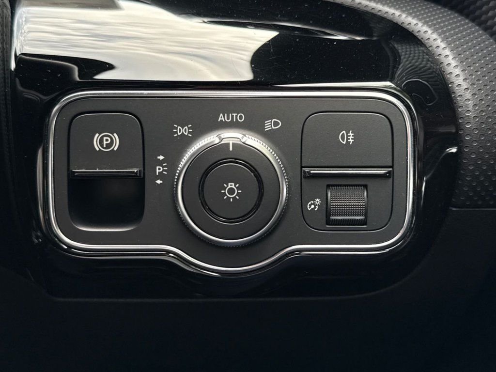 Used Mercedes-Benz A-Class 2018 for sale - 76621600: Photo 21