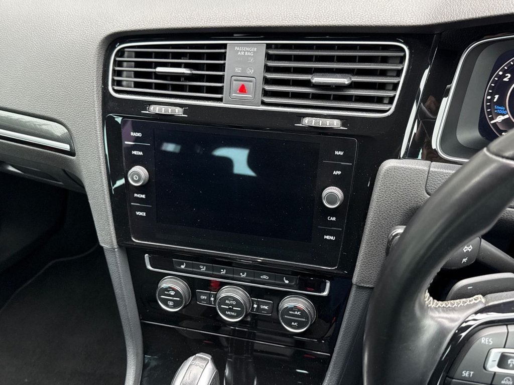 Used Volkswagen Golf 2017 for sale - 76621634: Photo 19