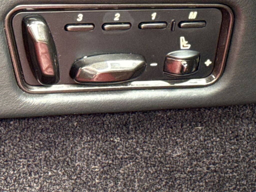 Used Aston Martin Vanquish 2013 for sale - 77507010: Photo 26