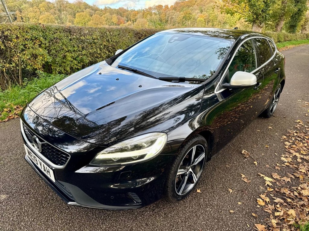 Used Volvo V40 2019 for sale - 76621663: Photo 2