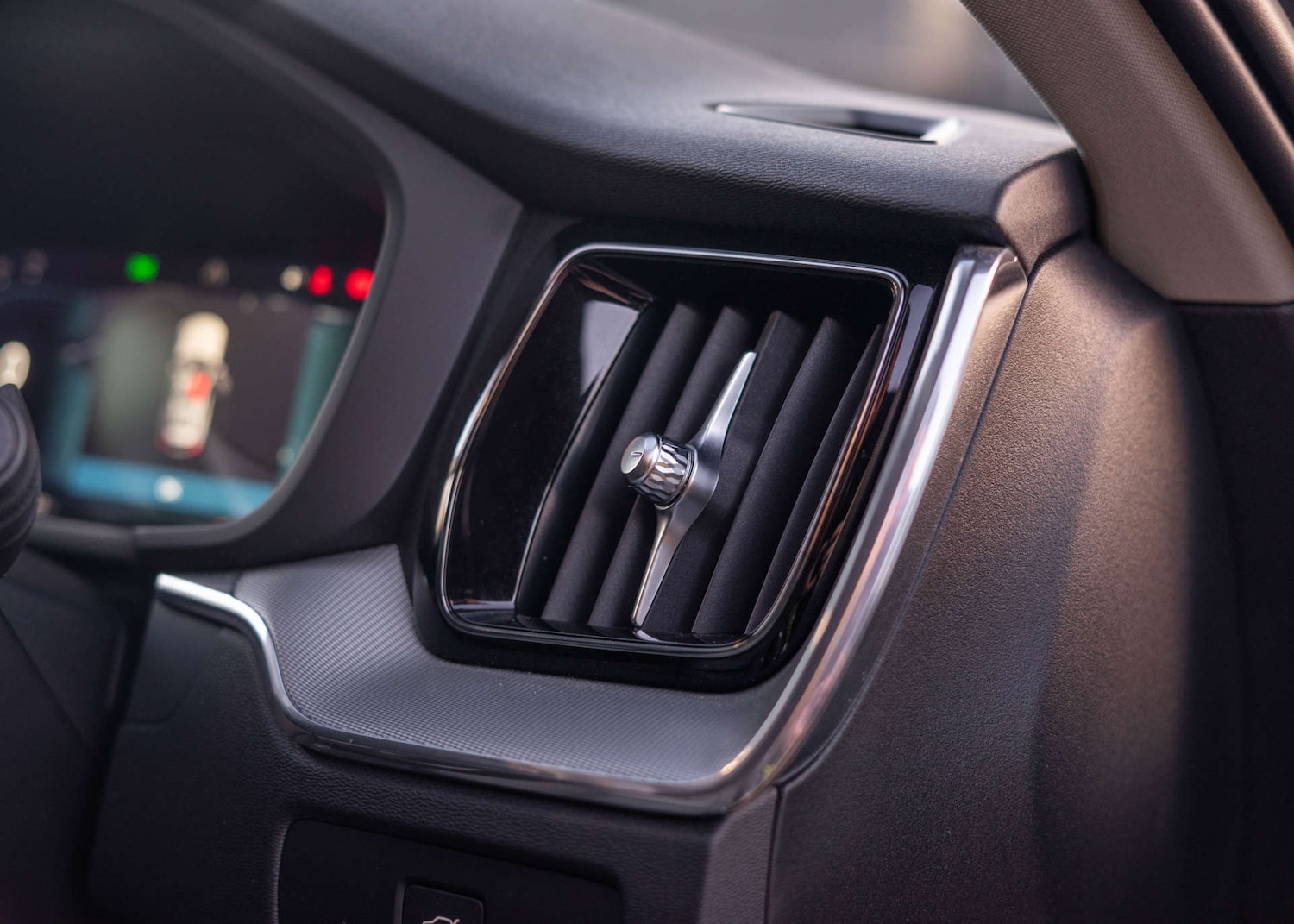 Used Volvo XC60 2022 for sale - 76630396: Photo 25