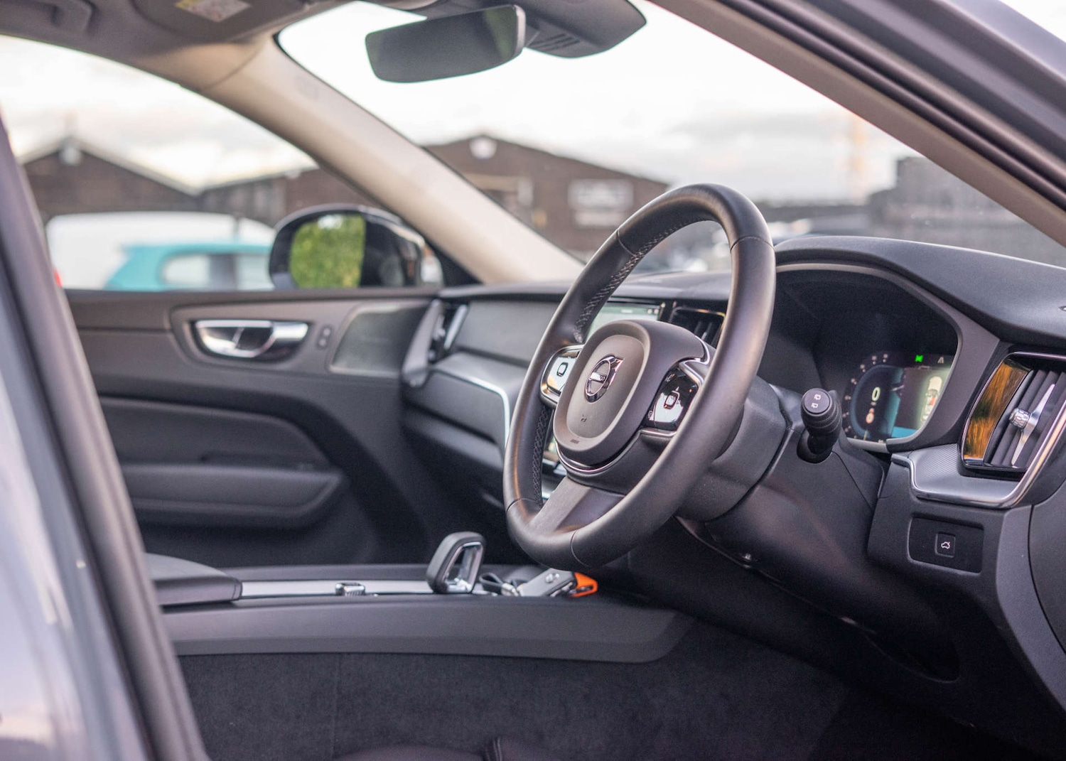 Used Volvo XC60 2022 for sale - 76630396: Photo 3