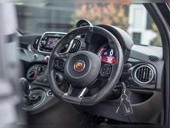 Used Abarth 595 2021 for sale - 76601382: Photo