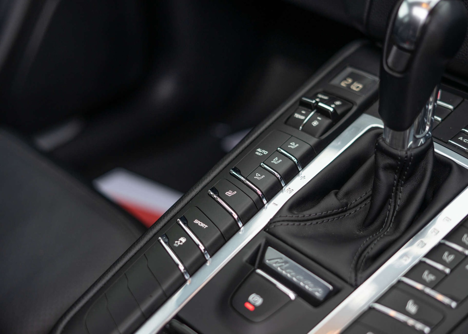 Used Porsche Macan 2018 for sale - 76438951: Photo 18