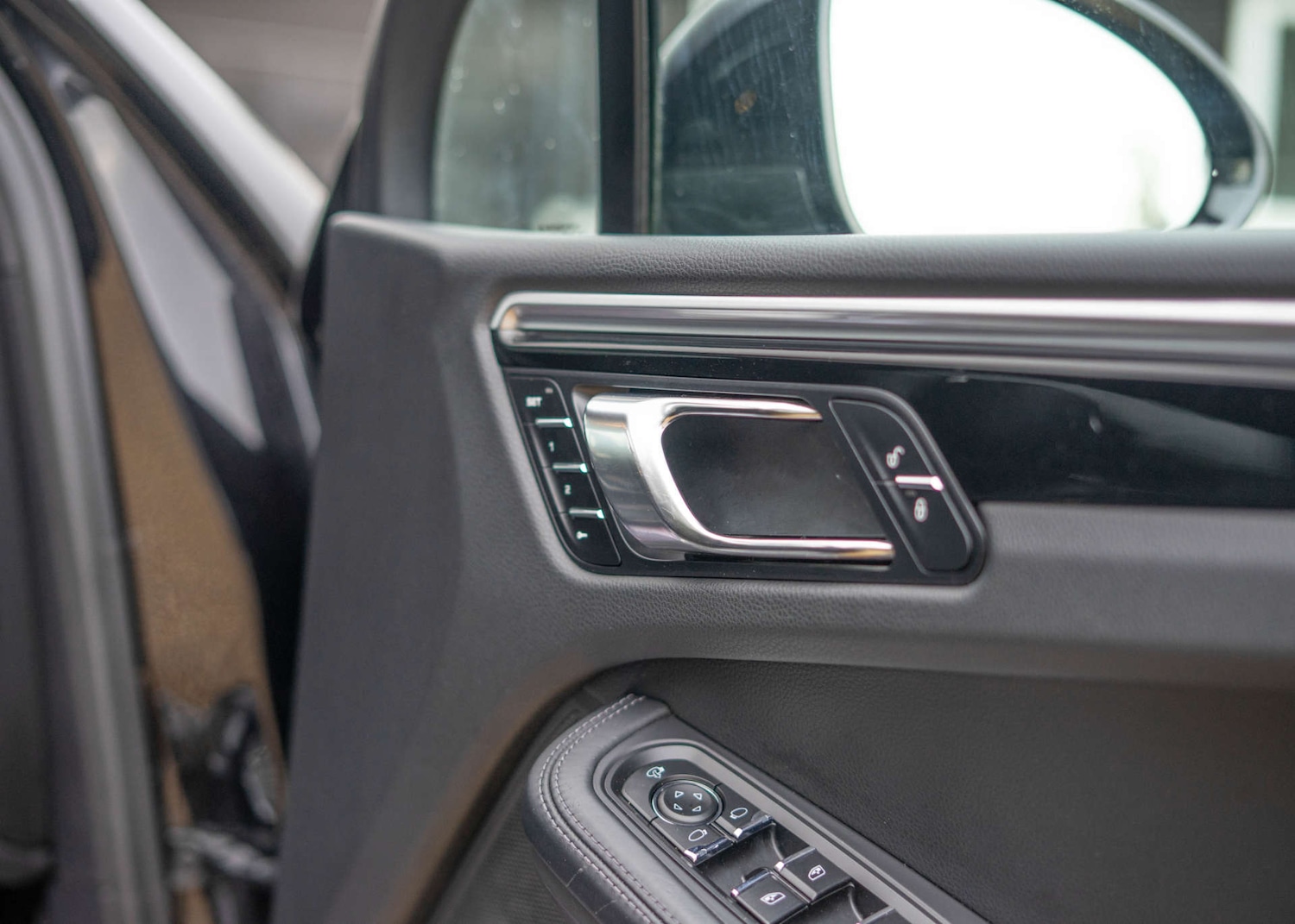 Used Porsche Macan 2018 for sale - 76438951: Photo 32