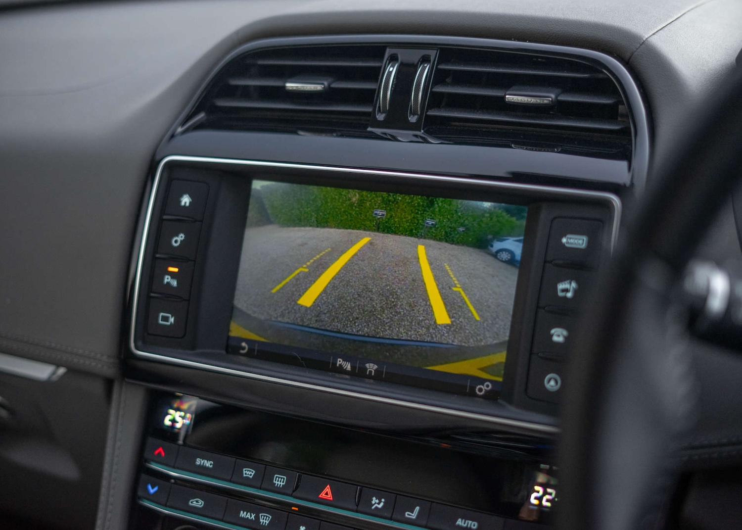 Used Jaguar F-Pace 2017 for sale - 76606057: Photo 10