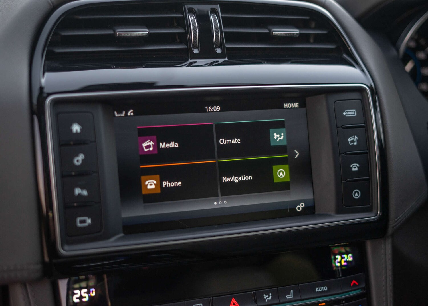 Used Jaguar F-Pace 2017 for sale - 76606057: Photo 14