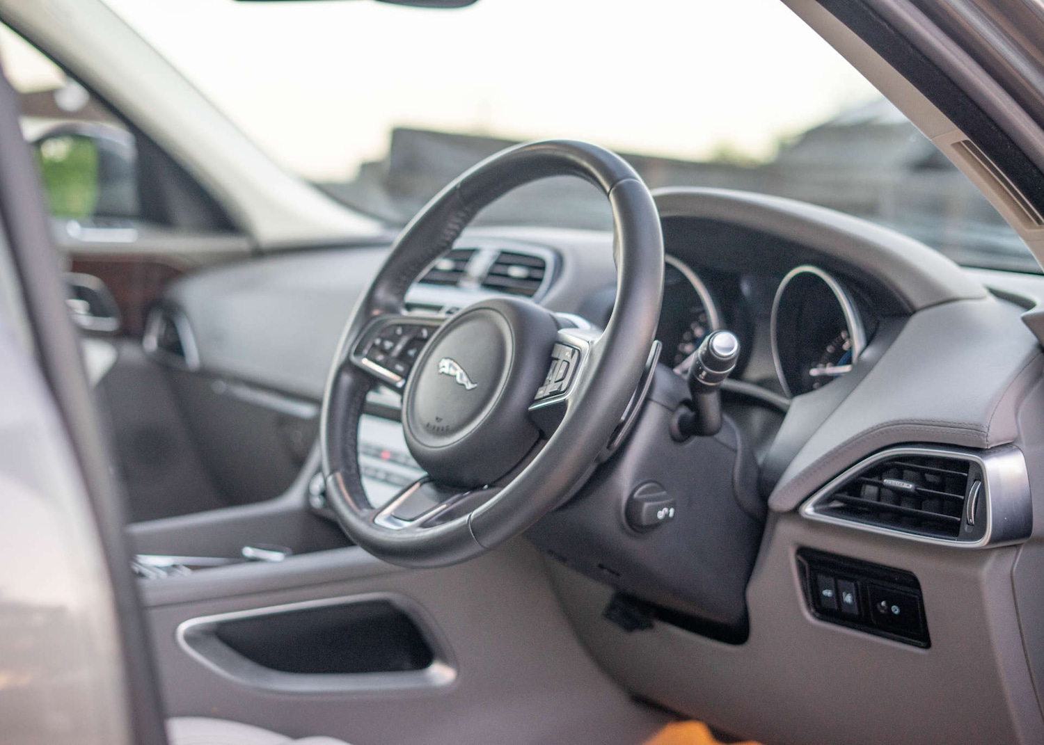 Used Jaguar F-Pace 2017 for sale - 76606057: Photo 3