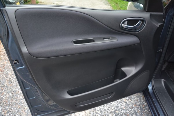 Used Nissan Serena 2011 for sale - 72659636: Photo 42