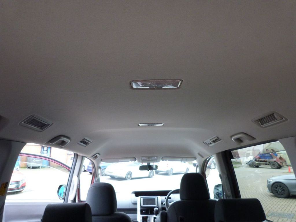 Used Toyota Voxy 2025 for sale - 76416396: Photo 12