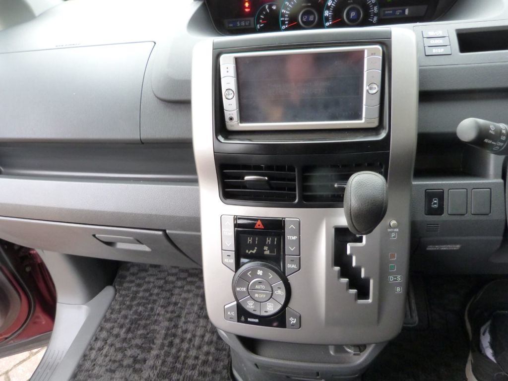 Used Toyota Voxy 2025 for sale - 76416396: Photo 15