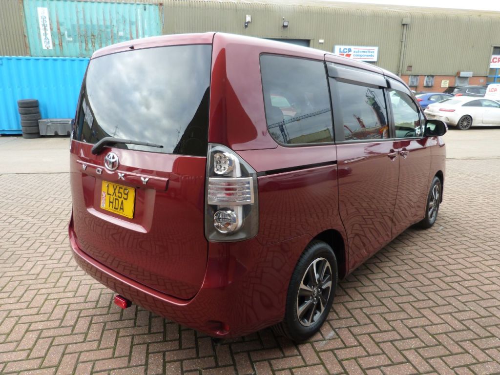 Used Toyota Voxy 2025 for sale - 76416396: Photo 4