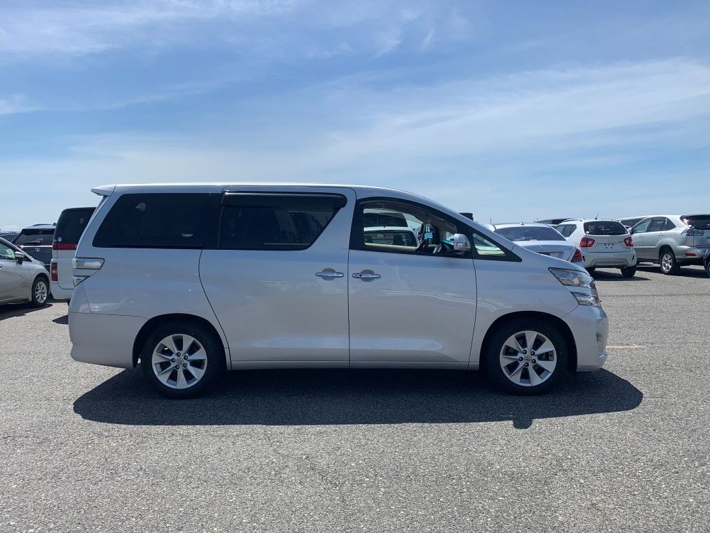 Used Toyota Vellfire 2024 for sale - 76402260: Photo 8