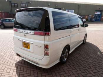 Used Nissan Elgrand  for sale - 70040947: Photo