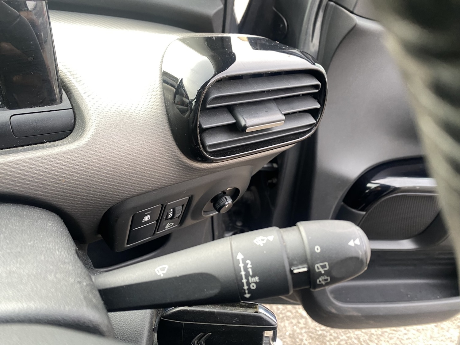 Used Citroen C4 Cactus 2015 for sale - 77609875: Photo 37