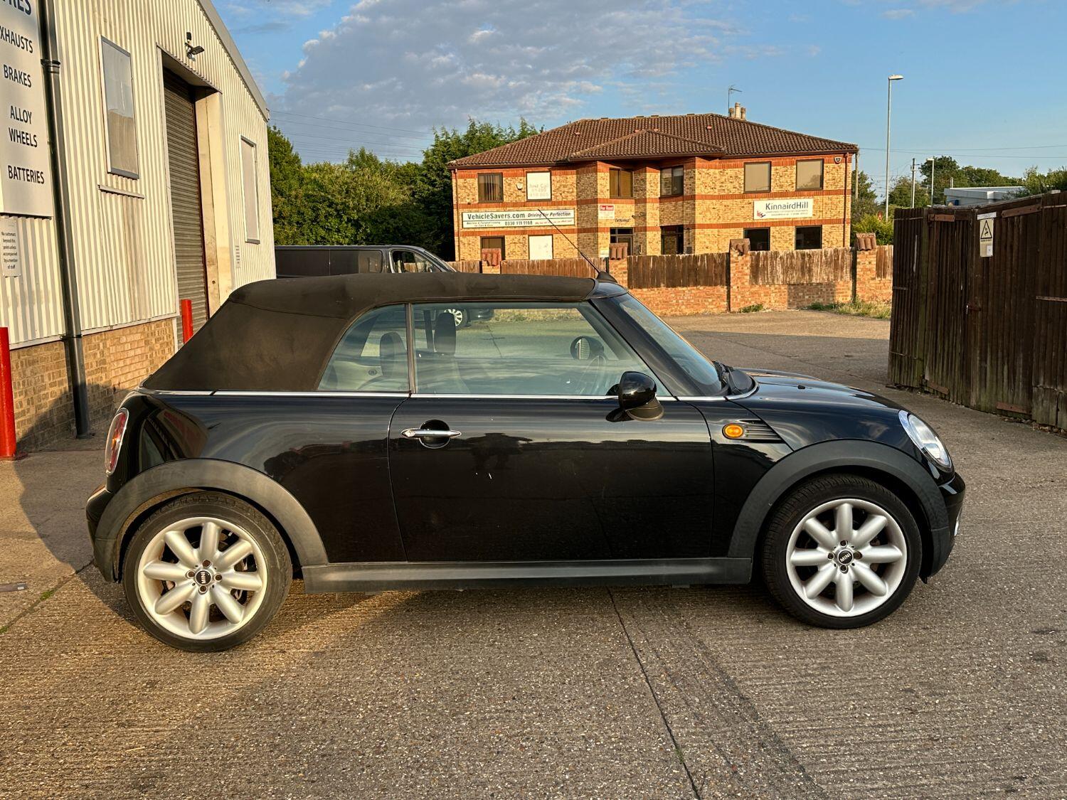 Used MINI Convertible 2009 for sale - 78070401: Photo 11