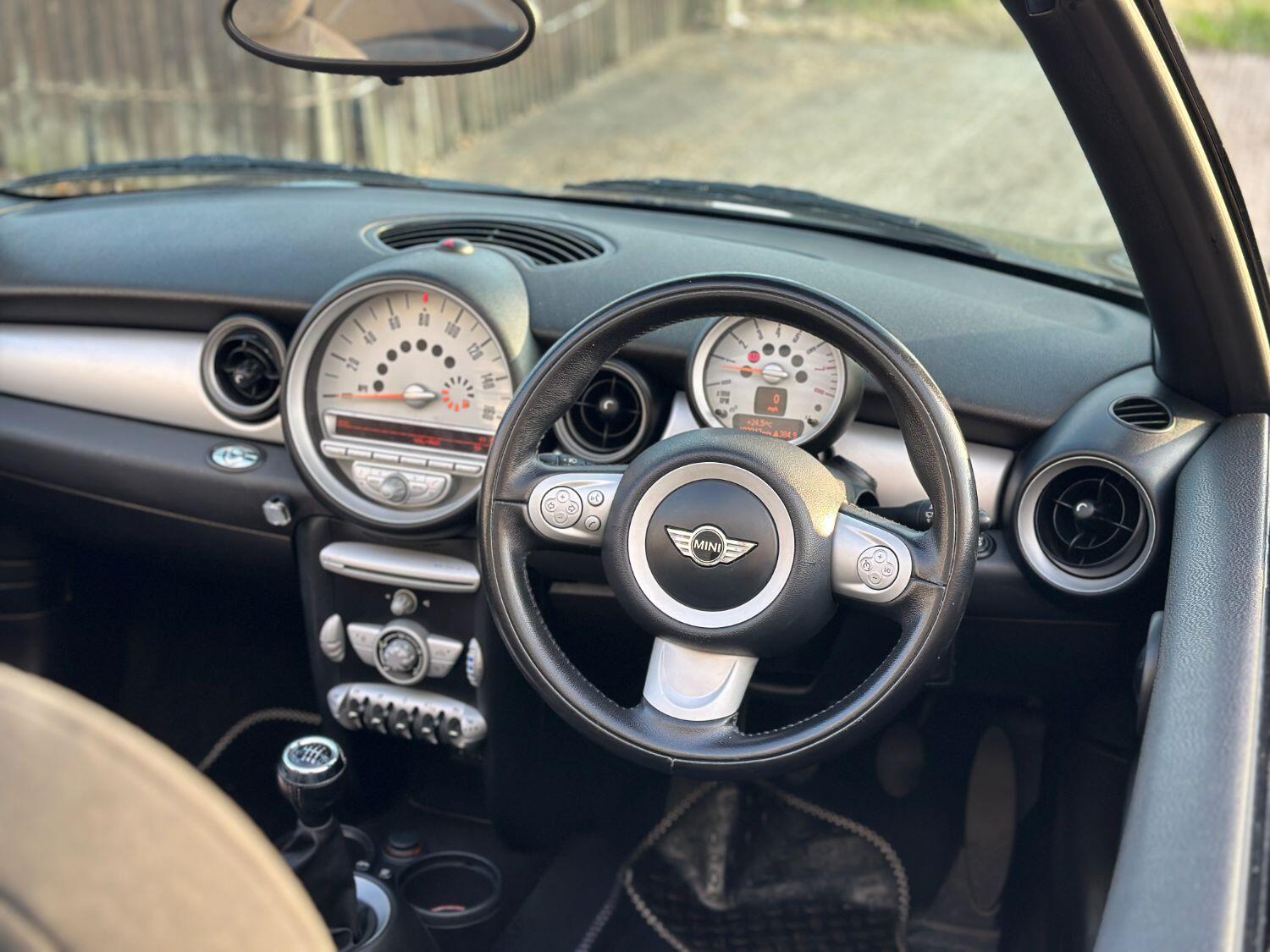 Used MINI Convertible 2009 for sale - 78070401: Photo 16