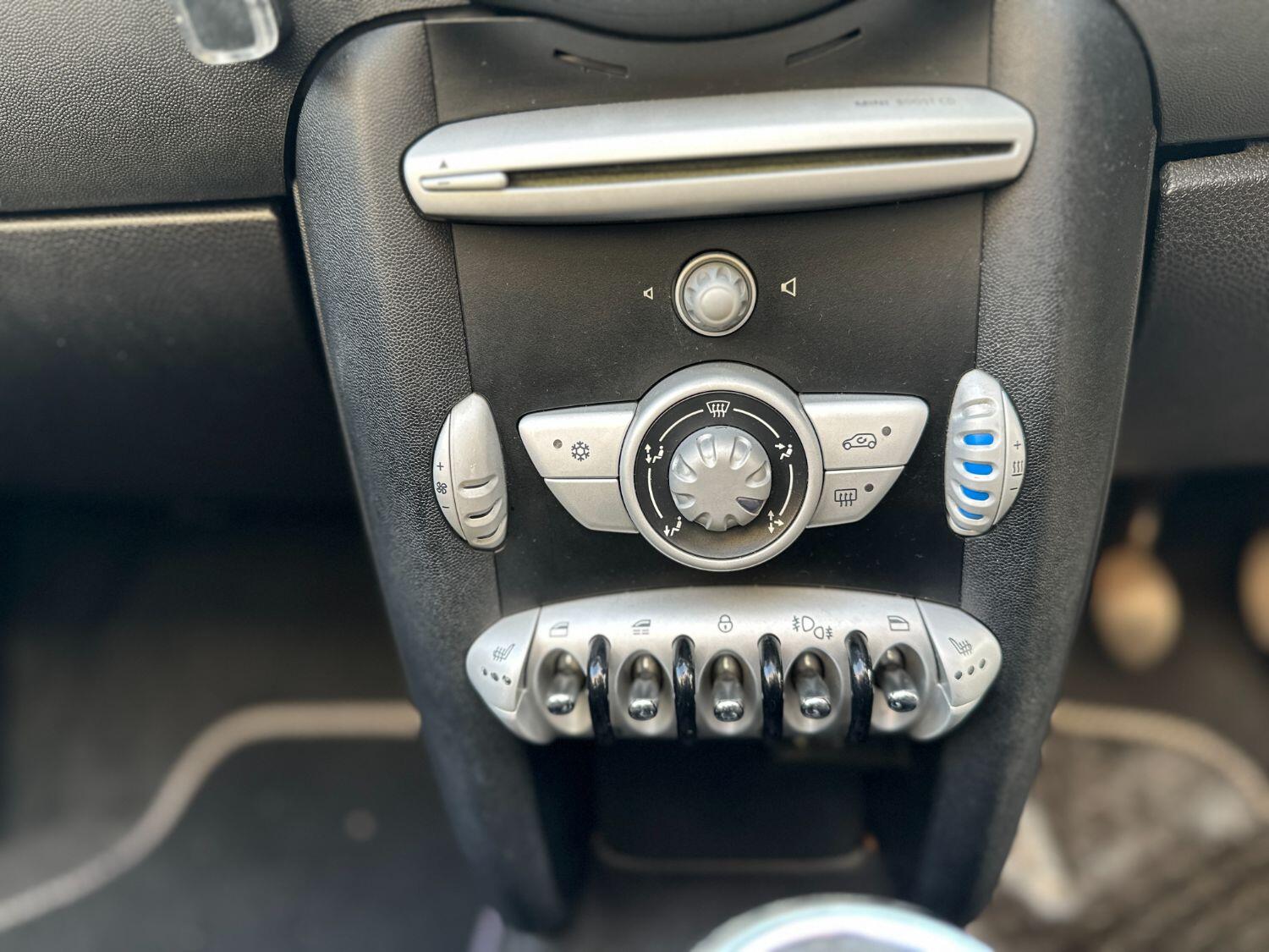 Used MINI Convertible 2009 for sale - 78070401: Photo 24