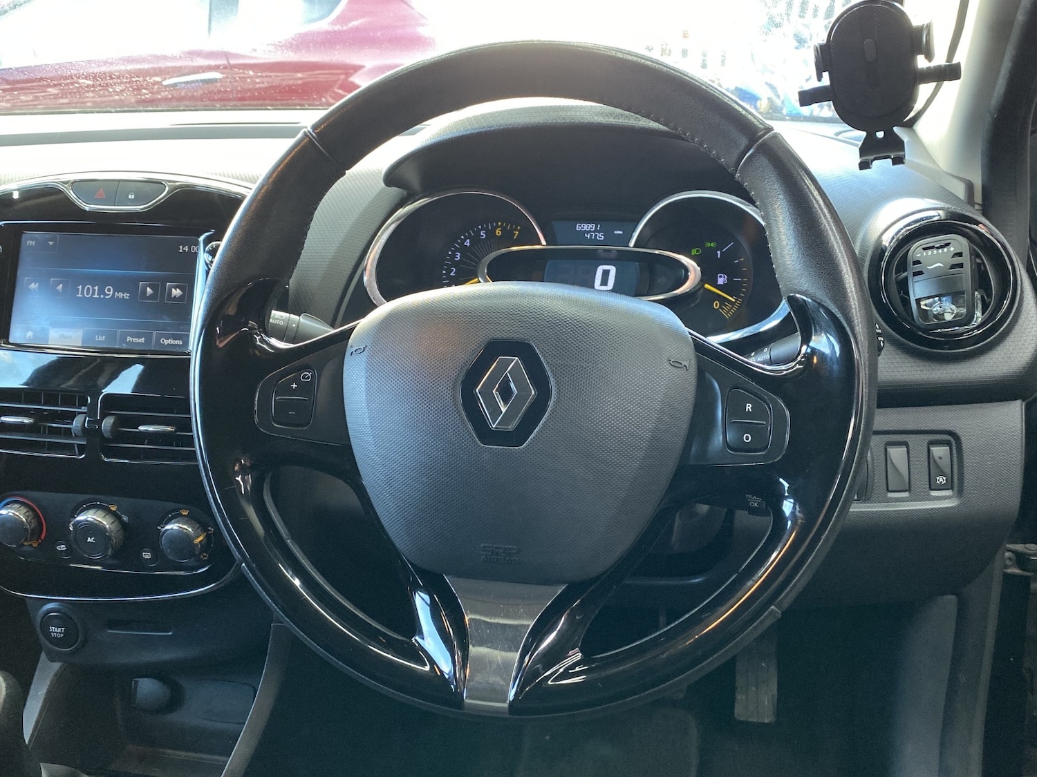 Used Renault Clio 2013 for sale - 77370637: Photo 23