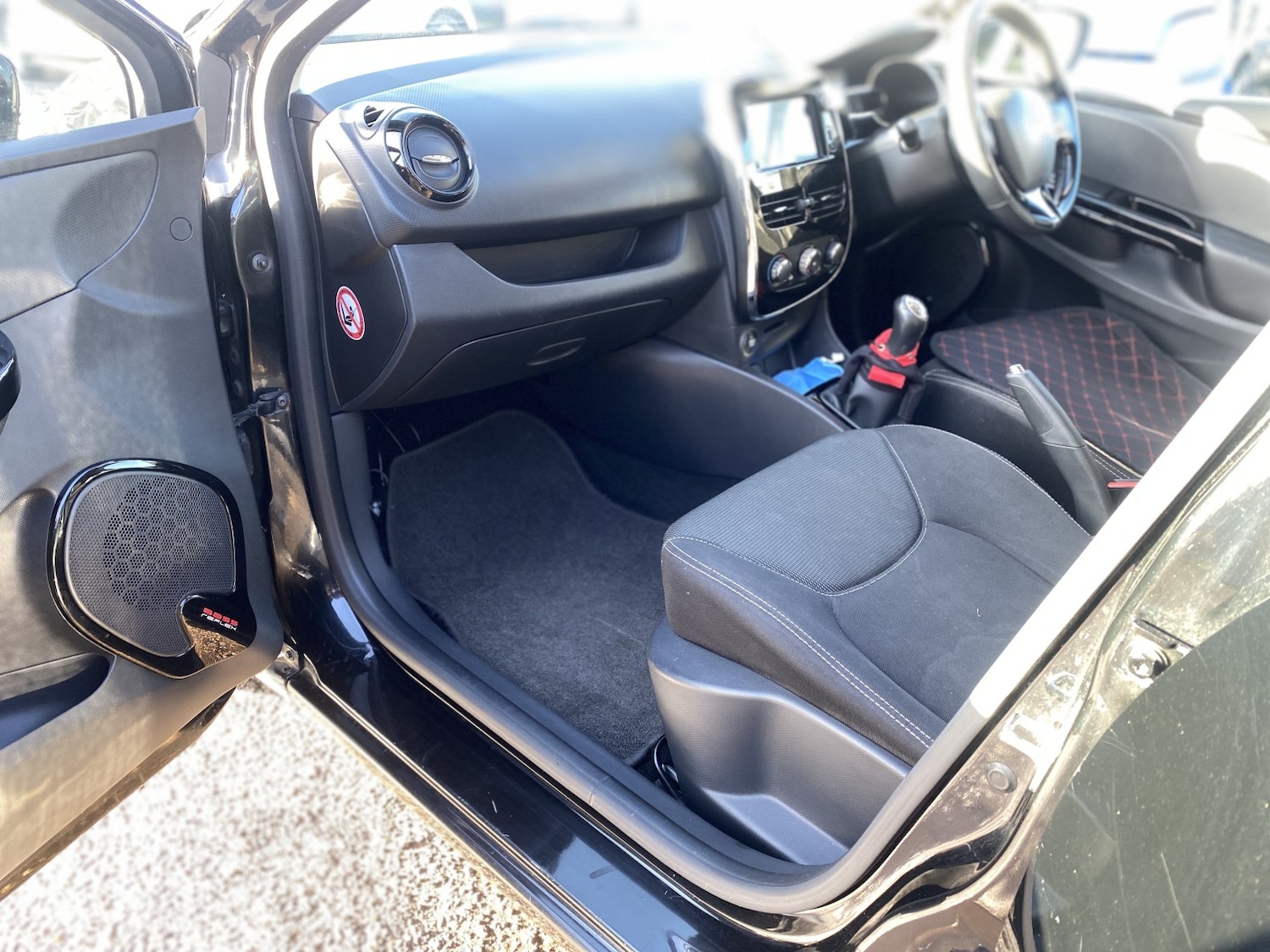 Used Renault Clio 2013 for sale - 77370637: Photo 25